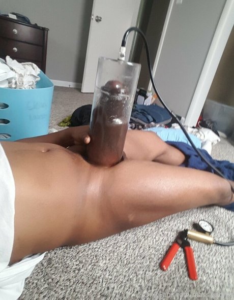 Naakte gelekte OnlyFans-foto van Massivobros