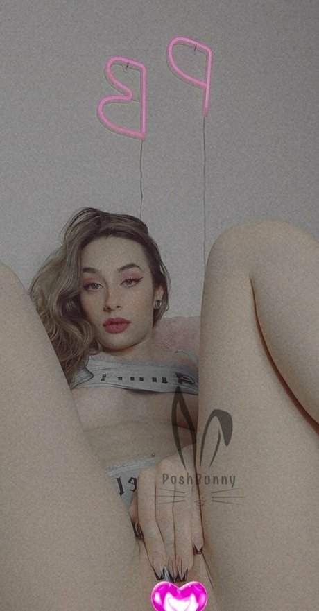 Naakte gelekte OnlyFans-foto van Poshbunnyofficialfree