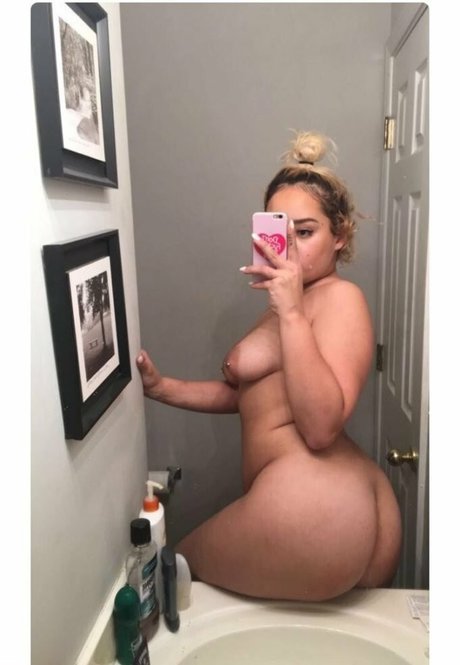 Naakte gelekte OnlyFans-foto van Kim Johannson