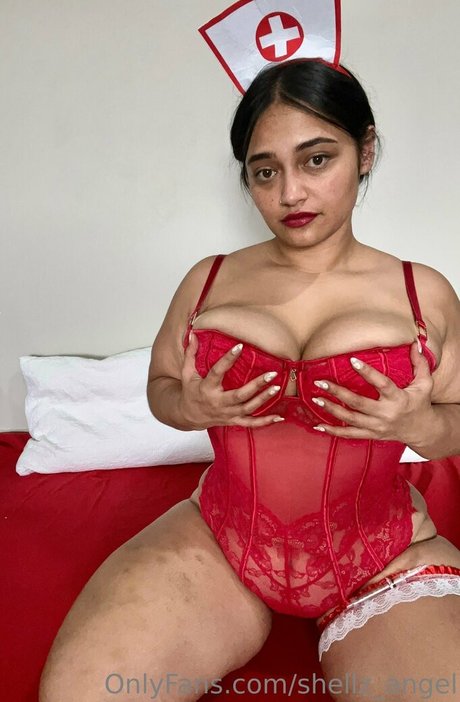 Naakte gelekte OnlyFans-foto van Shellzangel