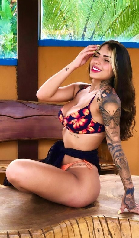 Naakte gelekte OnlyFans-foto van Kauane Siqueira