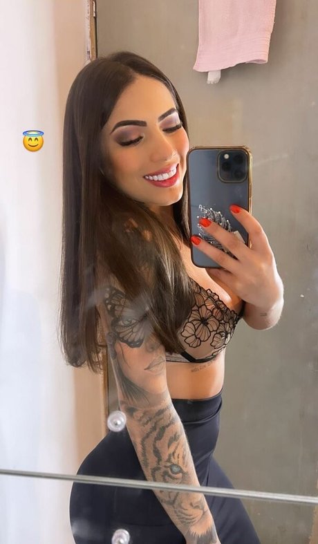 Naakte gelekte OnlyFans-foto van Kauane Siqueira