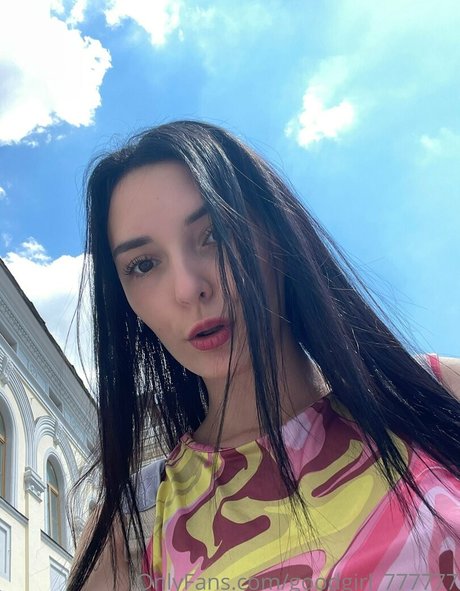 Naakte gelekte OnlyFans-foto van Angelinacrystal