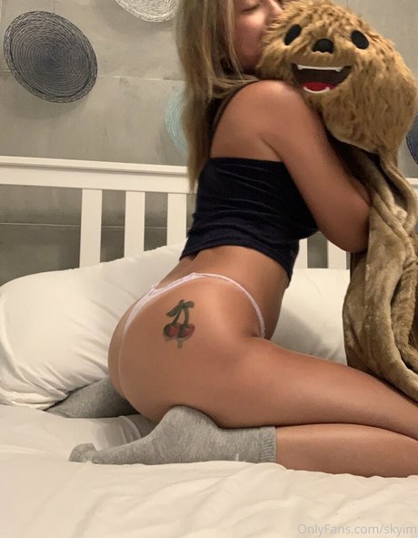 Naakte gelekte OnlyFans-foto van Skyewrld