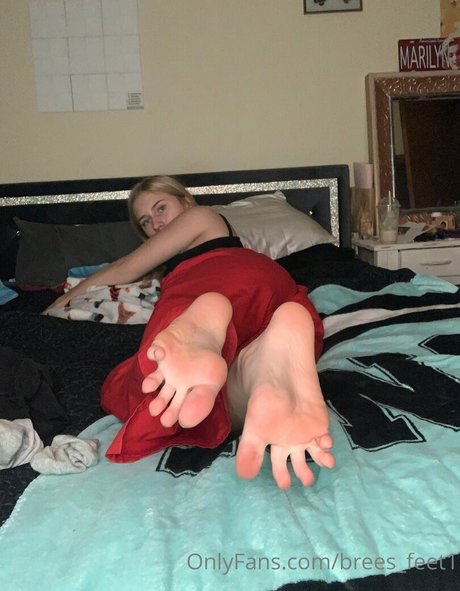 Naakte gelekte OnlyFans-foto van Breesfeet1