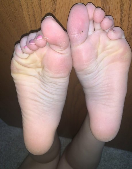 Naakte gelekte OnlyFans-foto van Breesfeet1
