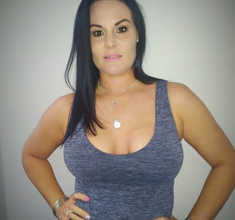 Naakte gelekte OnlyFans-foto van Chanelbeexx