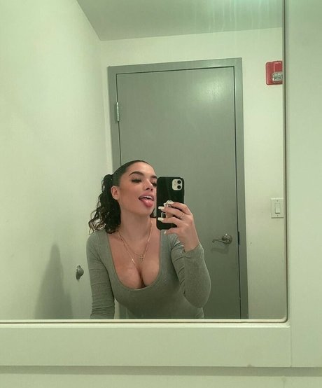 Naakte gelekte OnlyFans-foto van Dadebabyy305