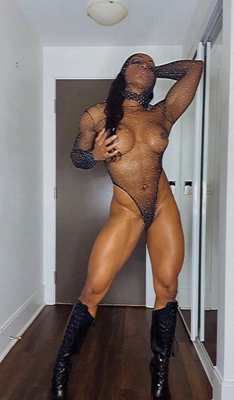 Naakte gelekte OnlyFans-foto van Maggie Watson
