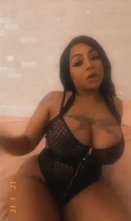 Naakte gelekte OnlyFans-foto van Sweet Candy