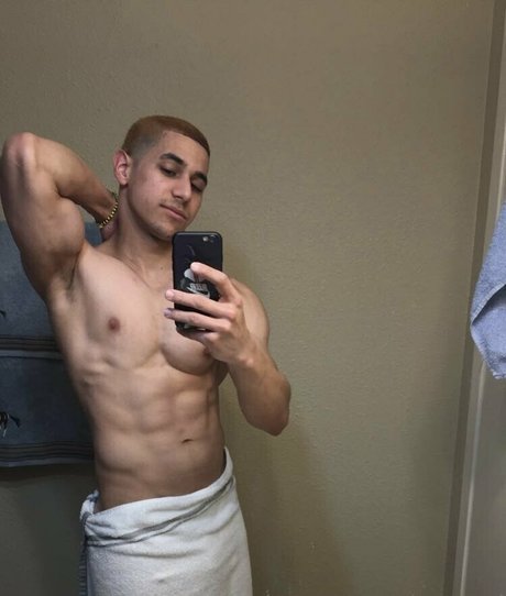 Naakte gelekte OnlyFans-foto van Ozjoestar