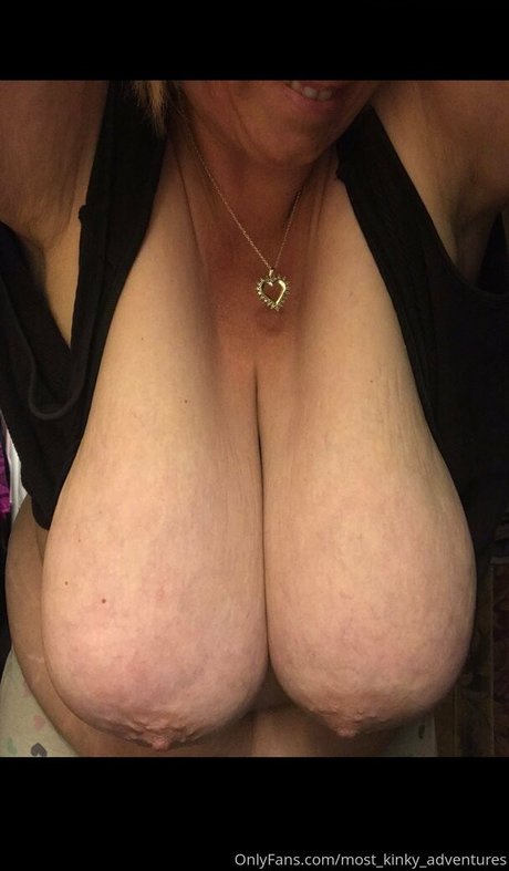Naakte gelekte OnlyFans-foto van Mostkinkyadventures
