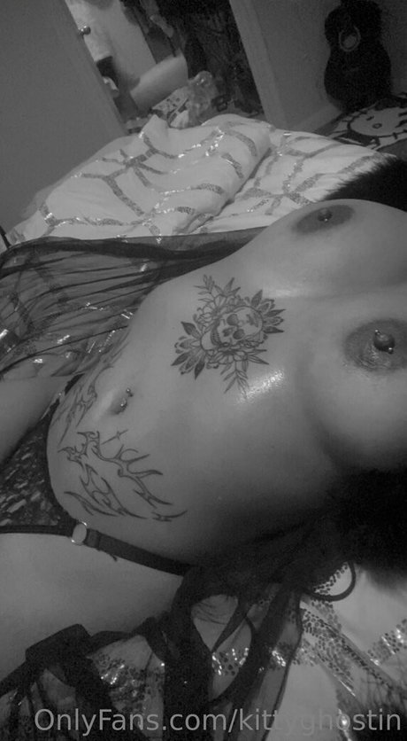 Naakte gelekte OnlyFans-foto van Kittyghostin