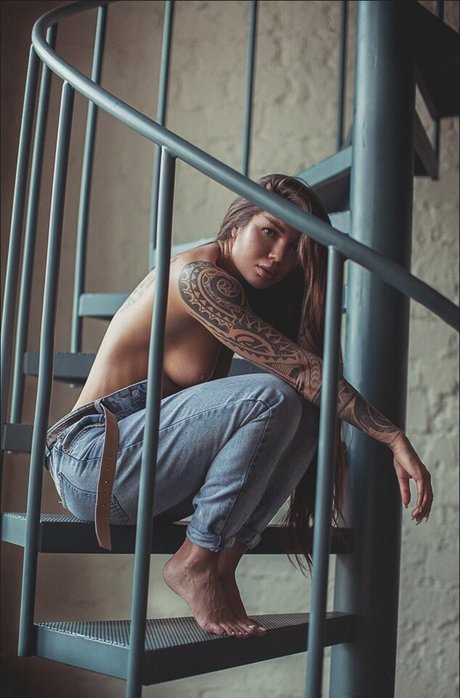Naakte gelekte OnlyFans-foto van Pocahontaspersian