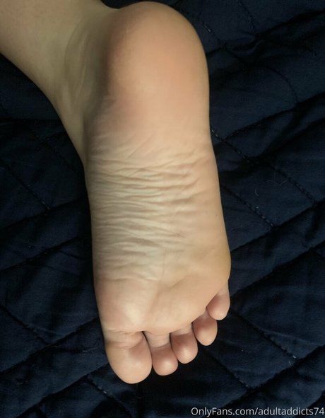 Naakte gelekte OnlyFans-foto van Adultaddicts6883