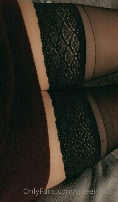 Naakte gelekte OnlyFans-foto van Queentastic
