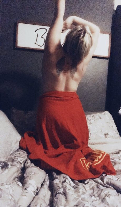 Naakte gelekte OnlyFans-foto van Yourgalphronia