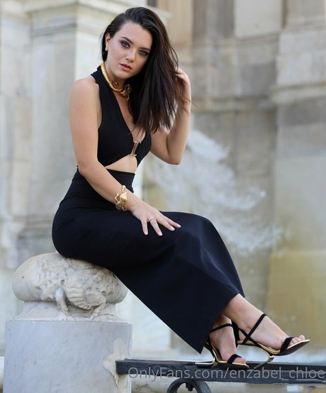 Naakte gelekte OnlyFans-foto van Enzabelchloe