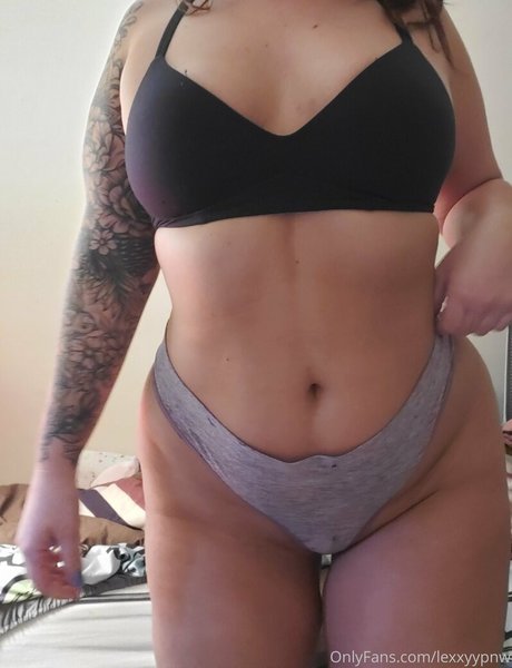 Naakte gelekte OnlyFans-foto van Lexxyypnw