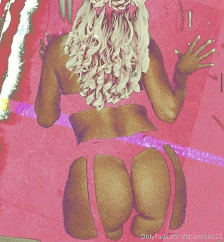 Naakte gelekte OnlyFans-foto van Xxkinkykandixx