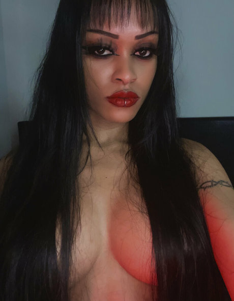 Naakte gelekte OnlyFans-foto van Yungsadistic