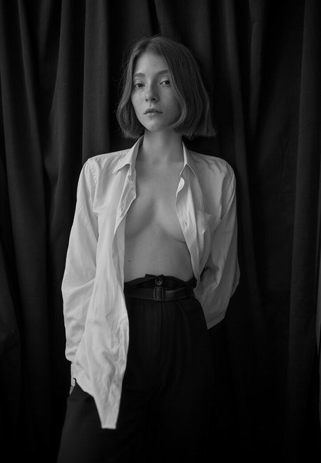 Naakte gelekte OnlyFans-foto van Sophia Boger
