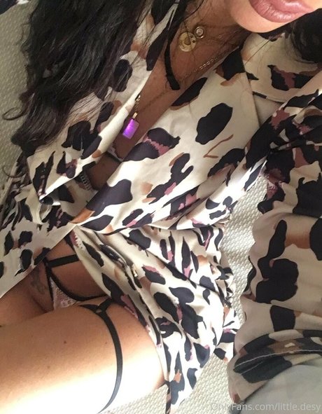 Naakte gelekte OnlyFans-foto van Littledesy