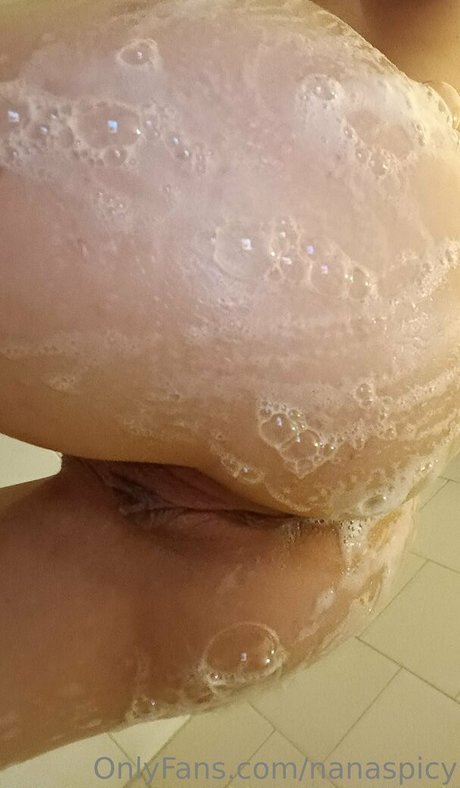 Naakte gelekte OnlyFans-foto van Nanaspicy