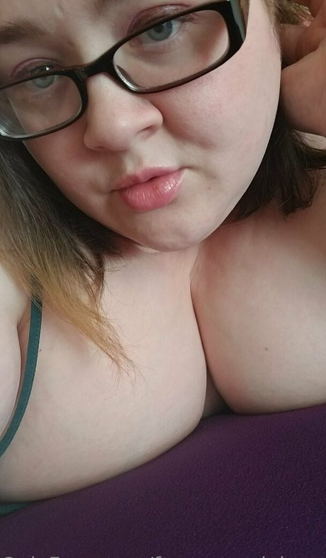 Naakte gelekte OnlyFans-foto van Faerymagdalene