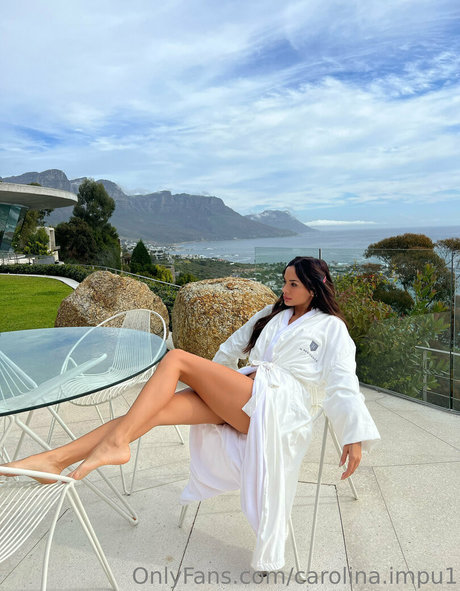 Naakte gelekte OnlyFans-foto van Carolinaimpu1