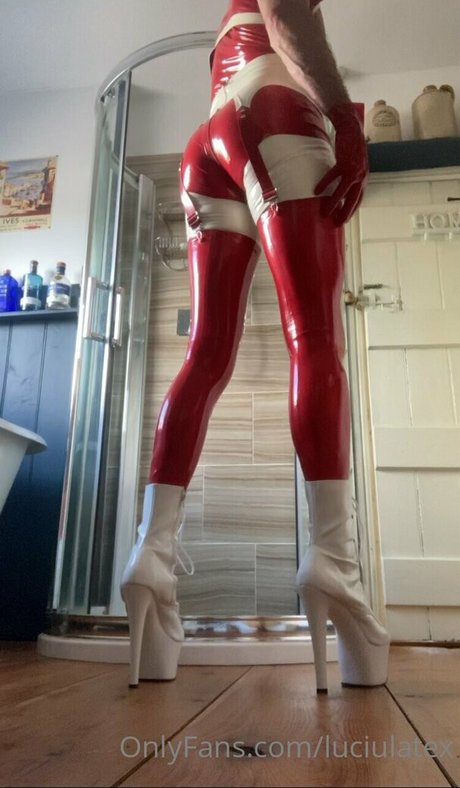 Naakte gelekte OnlyFans-foto van Luciulatex