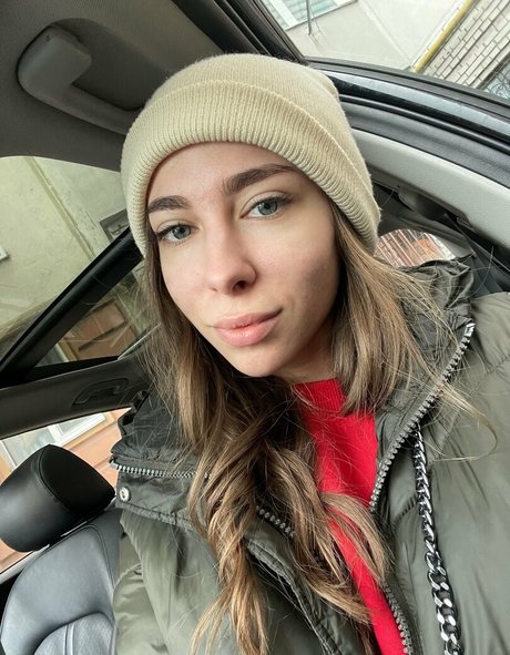 Naakte gelekte OnlyFans-foto van Lilibabe