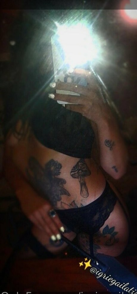 Naakte gelekte OnlyFans-foto van Igriegailatina