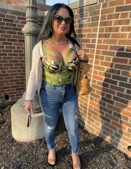 Naakte gelekte OnlyFans-foto van Sienarosefree