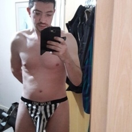 Naakte gelekte OnlyFans-foto van Rob