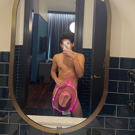 Naakte gelekte OnlyFans-foto van 23 