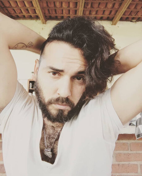 Naakte gelekte OnlyFans-foto van Grimorio