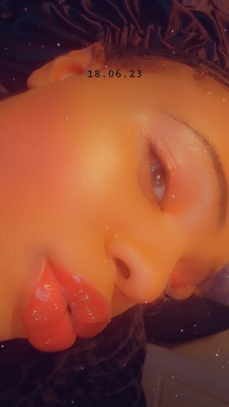 Naakte gelekte OnlyFans-foto van Violet Storm