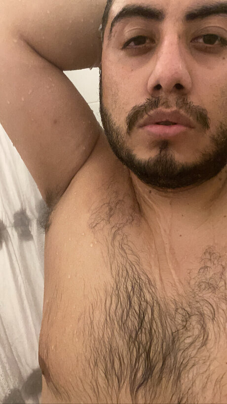 Naakte gelekte OnlyFans-foto van Bussy Bear