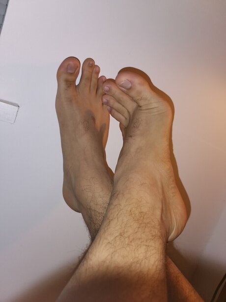 Naakte gelekte OnlyFans-foto van Feet Lovers 