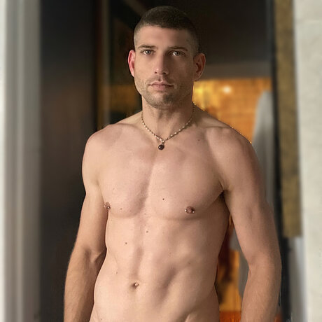 Naakte gelekte OnlyFans-foto van Muse4men