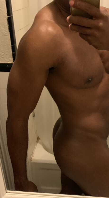 Naakte gelekte OnlyFans-foto van Vince Xxxavier