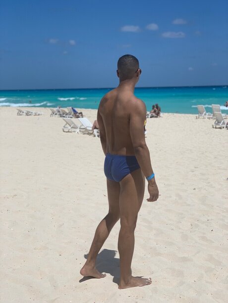 Naakte gelekte OnlyFans-foto van Heron