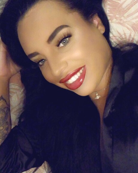 Naakte gelekte OnlyFans-foto van Sasha