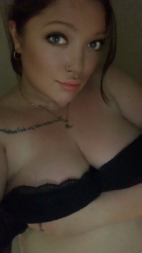 Naakte gelekte OnlyFans-foto van Xxgalaxymarmxx