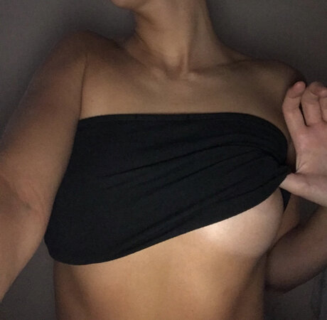 Naakte gelekte OnlyFans-foto van Kinkykitty