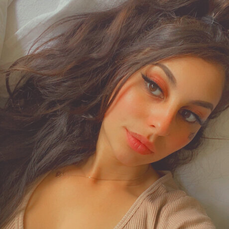 Naakte gelekte OnlyFans-foto van Terina