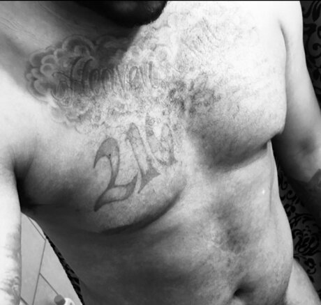Naakte gelekte OnlyFans-foto van B