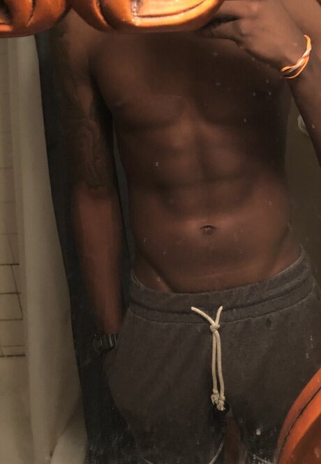 Naakte gelekte OnlyFans-foto van Mari 