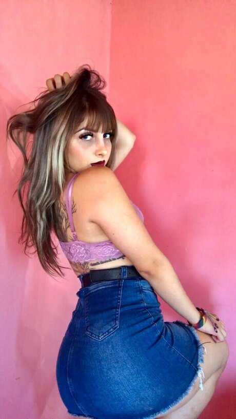 Naakte gelekte OnlyFans-foto van Mica